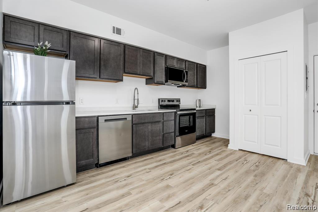 799 E Grand Boulevard Unit: 4