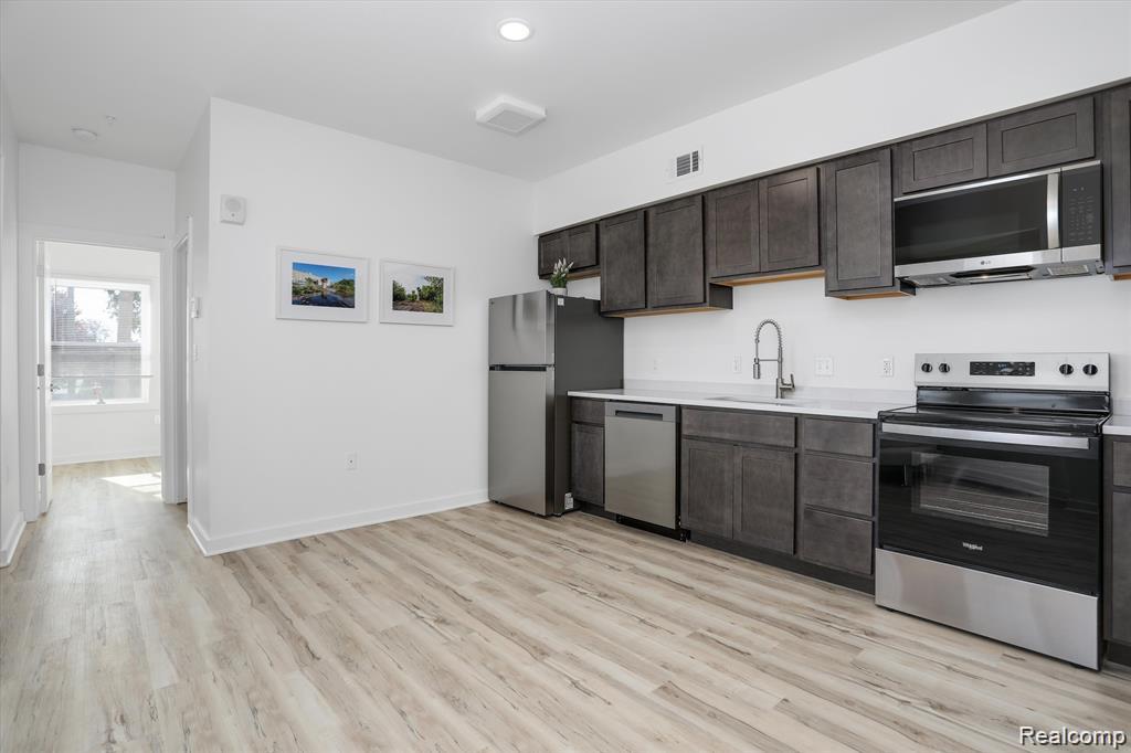 799 E Grand Boulevard Unit: 4