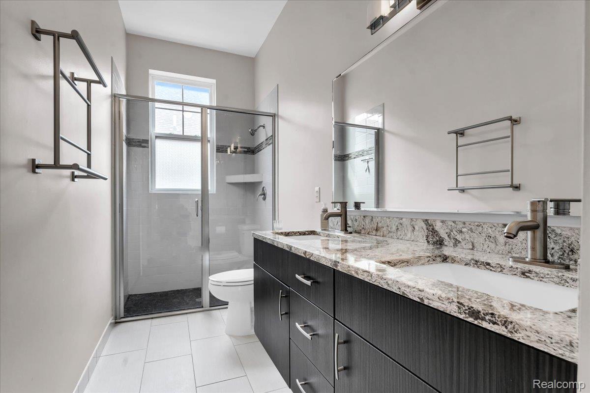 429 E Ferry Street Unit: 9