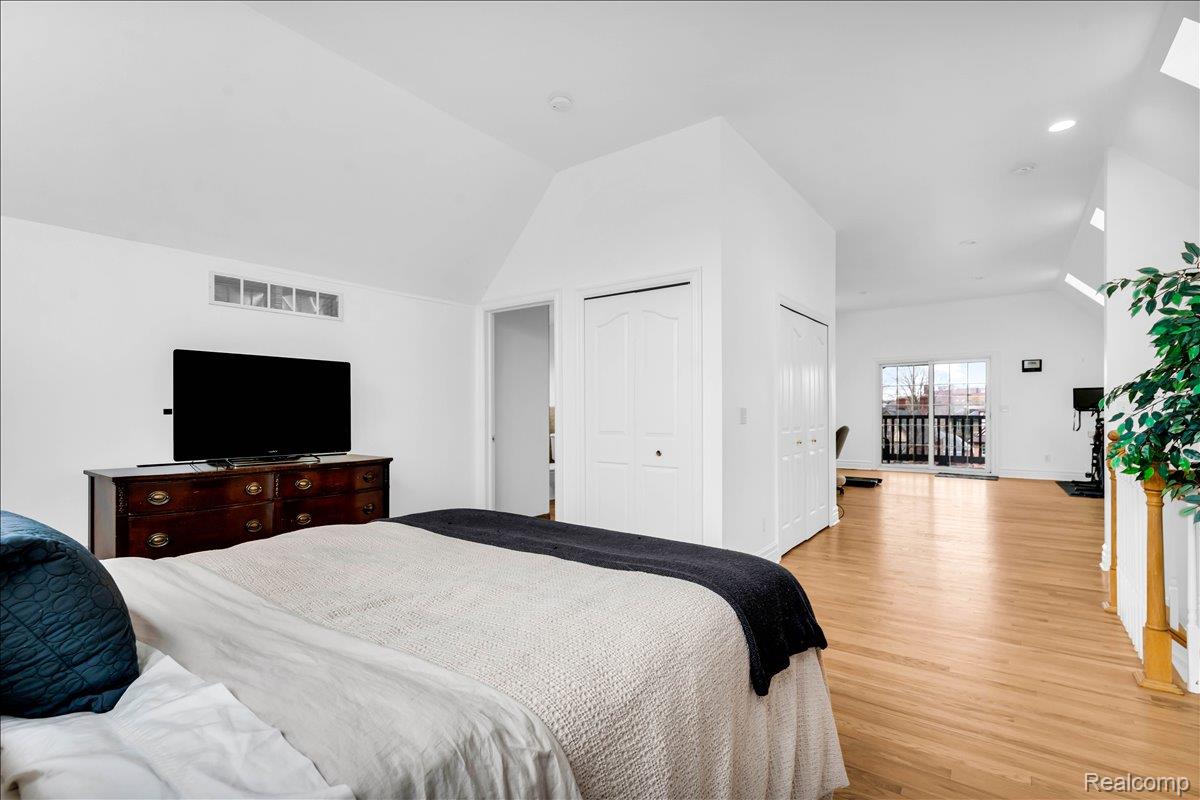 429 E Ferry Street Unit: 9