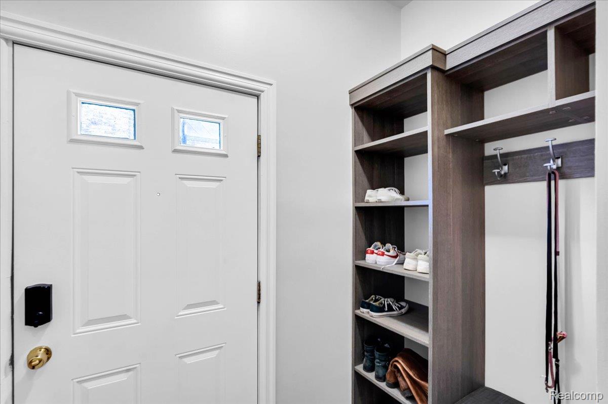 429 E Ferry Street Unit: 9