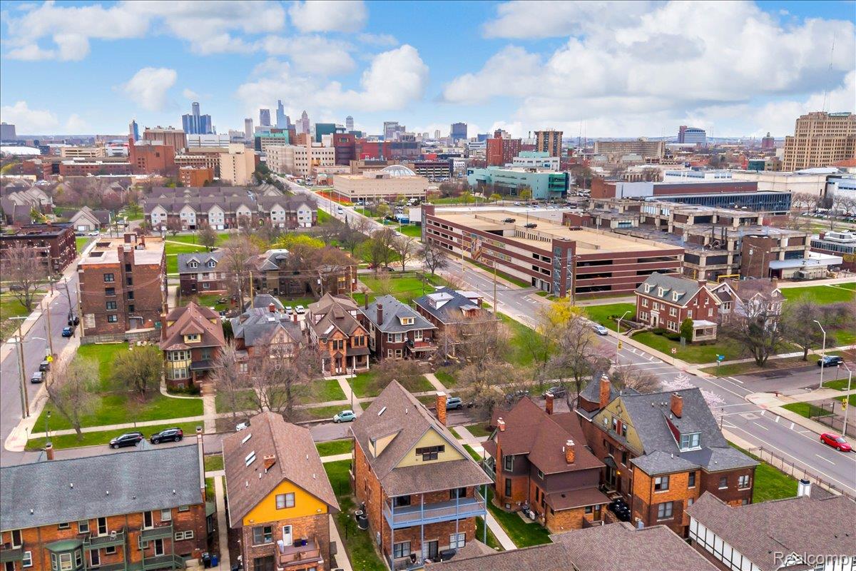429 E Ferry Street Unit: 9
