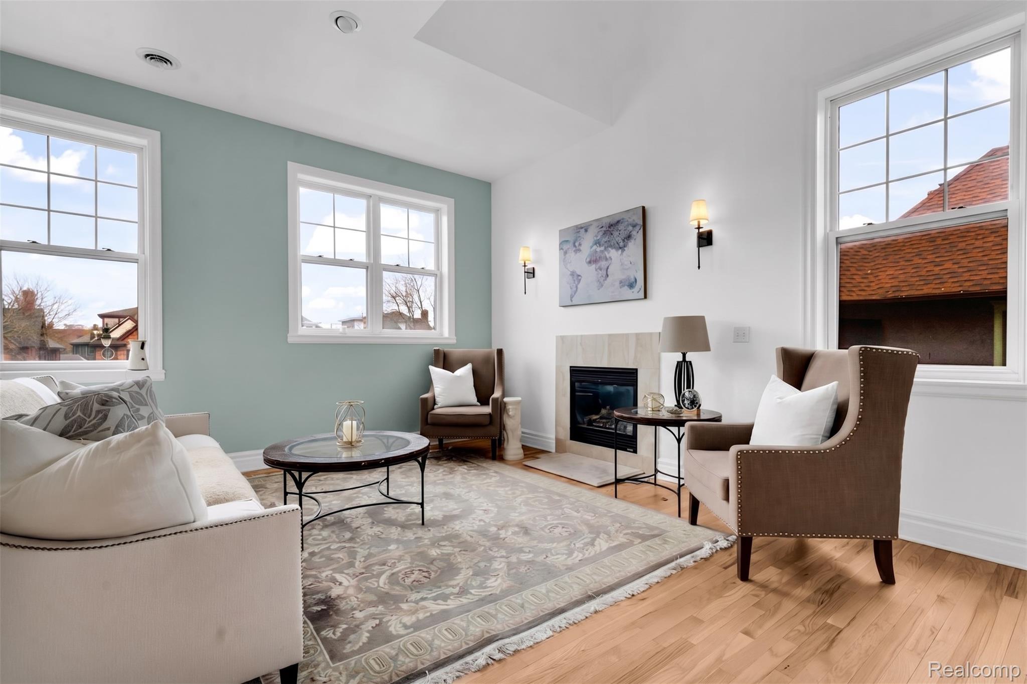 429 E Ferry Street Unit: 9