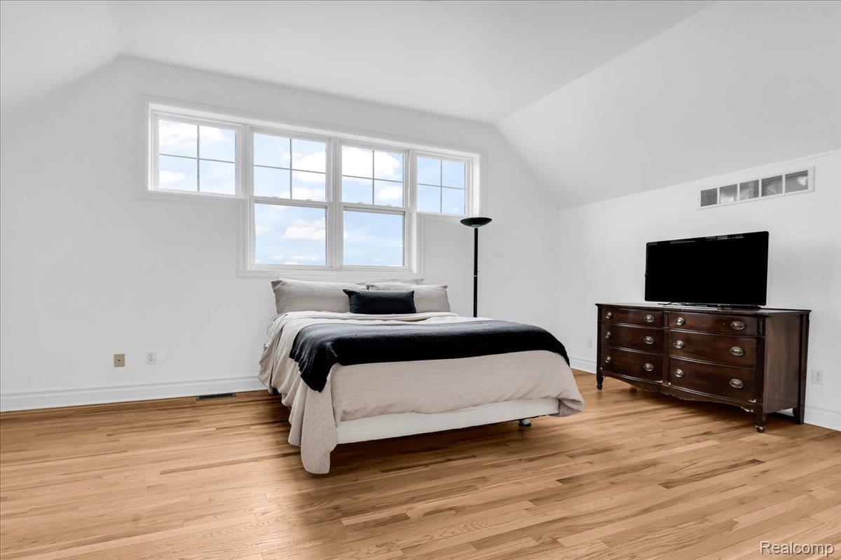 429 E Ferry Street Unit: 9