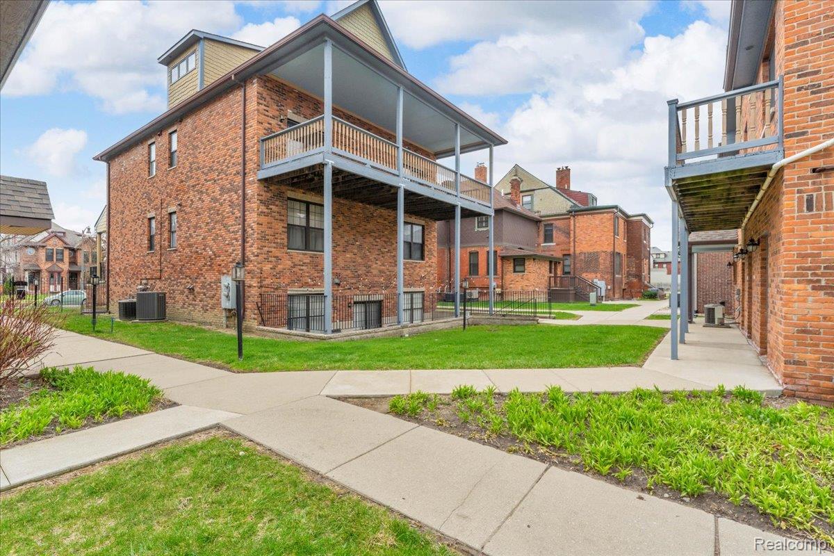429 E Ferry Street Unit: 9