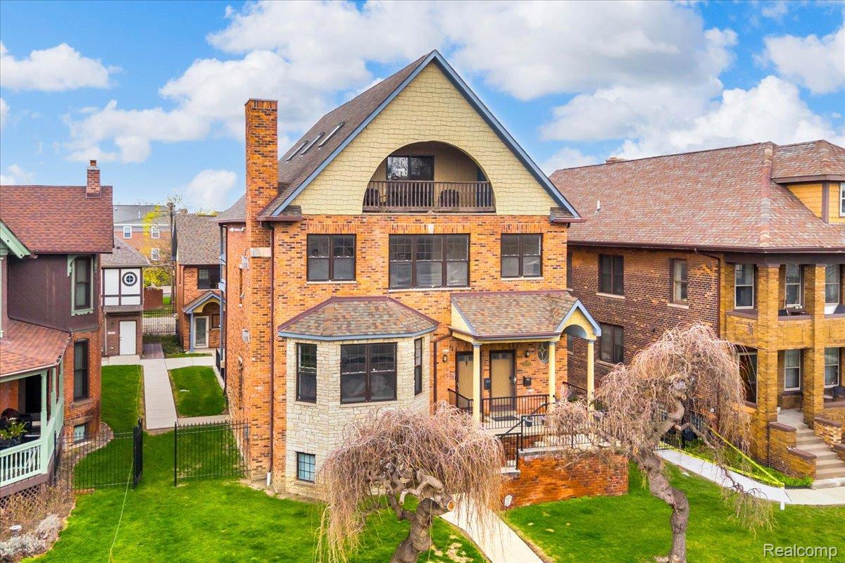 429 E Ferry Street Unit: 9