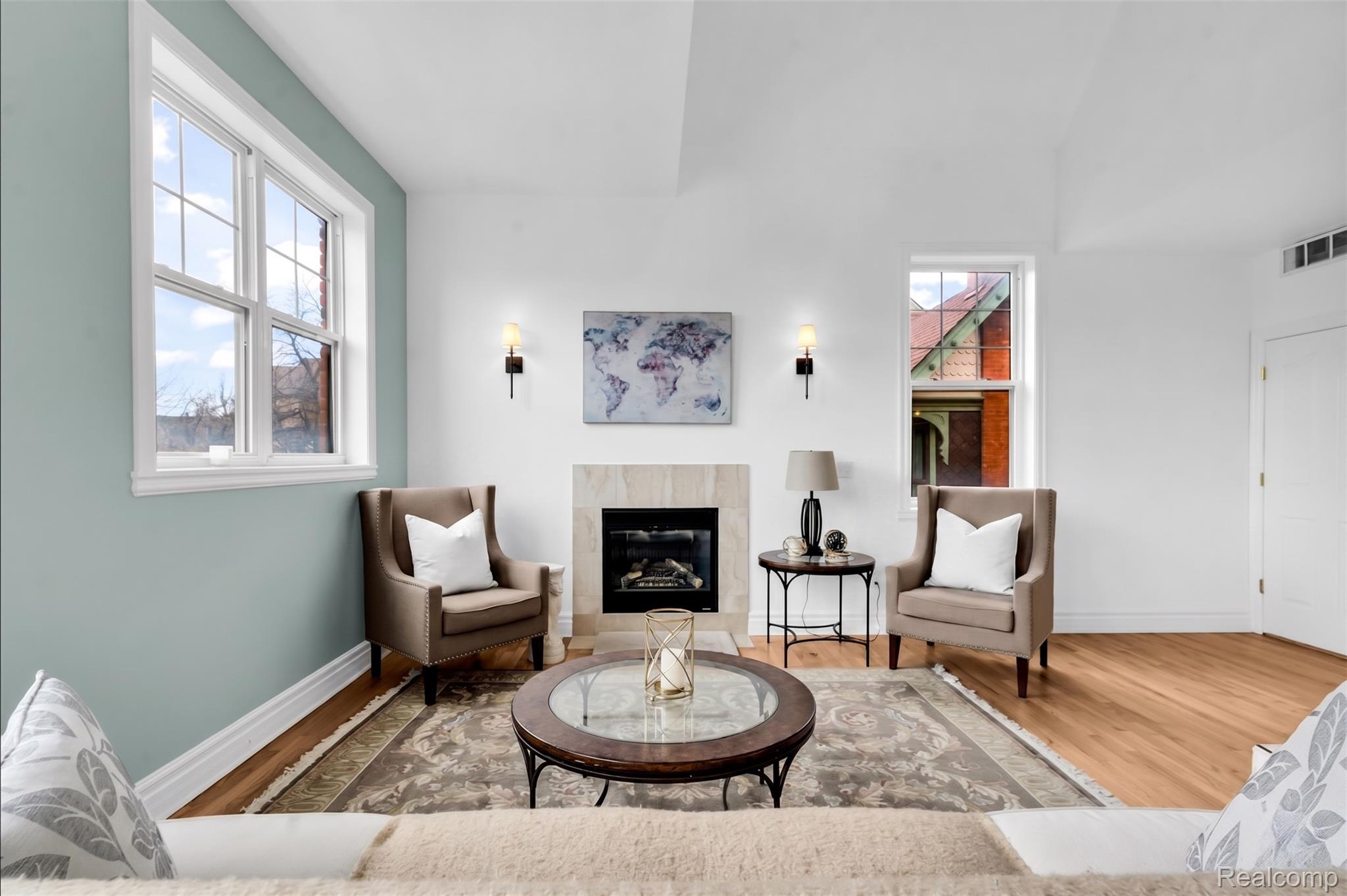 429 E Ferry Street Unit: 9