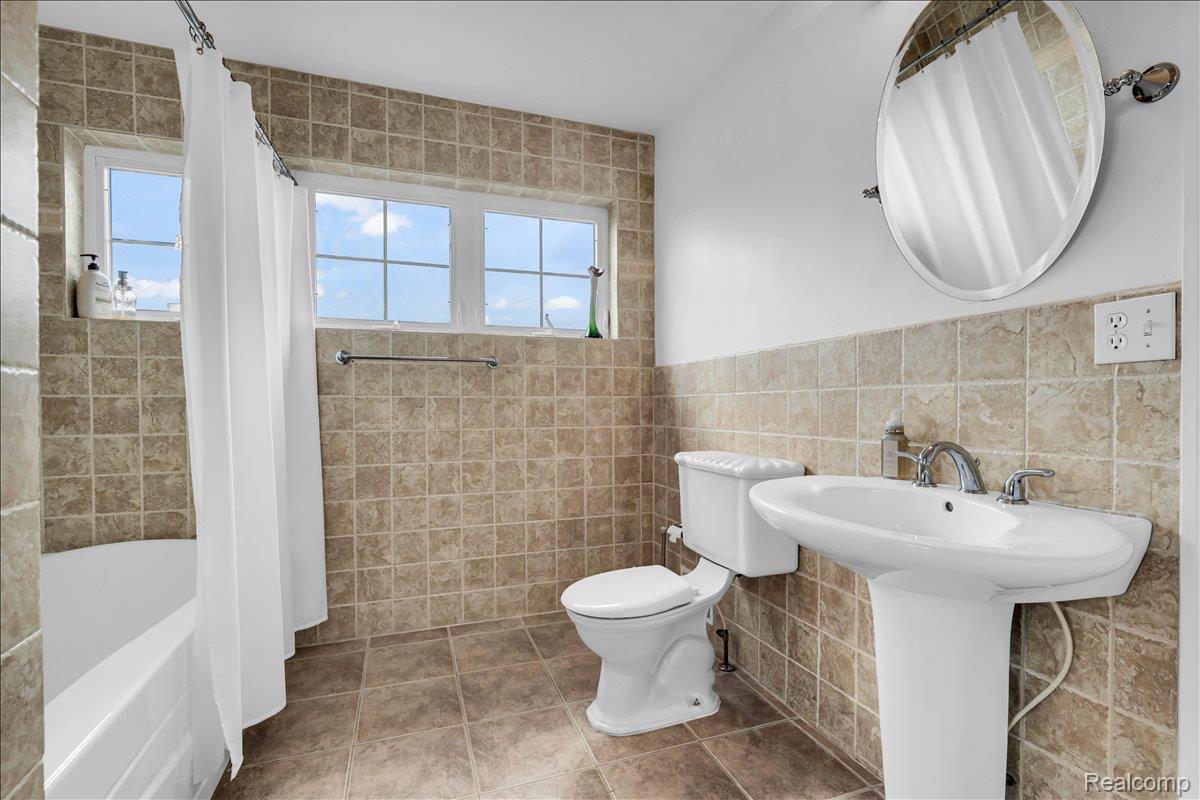 429 E Ferry Street Unit: 9