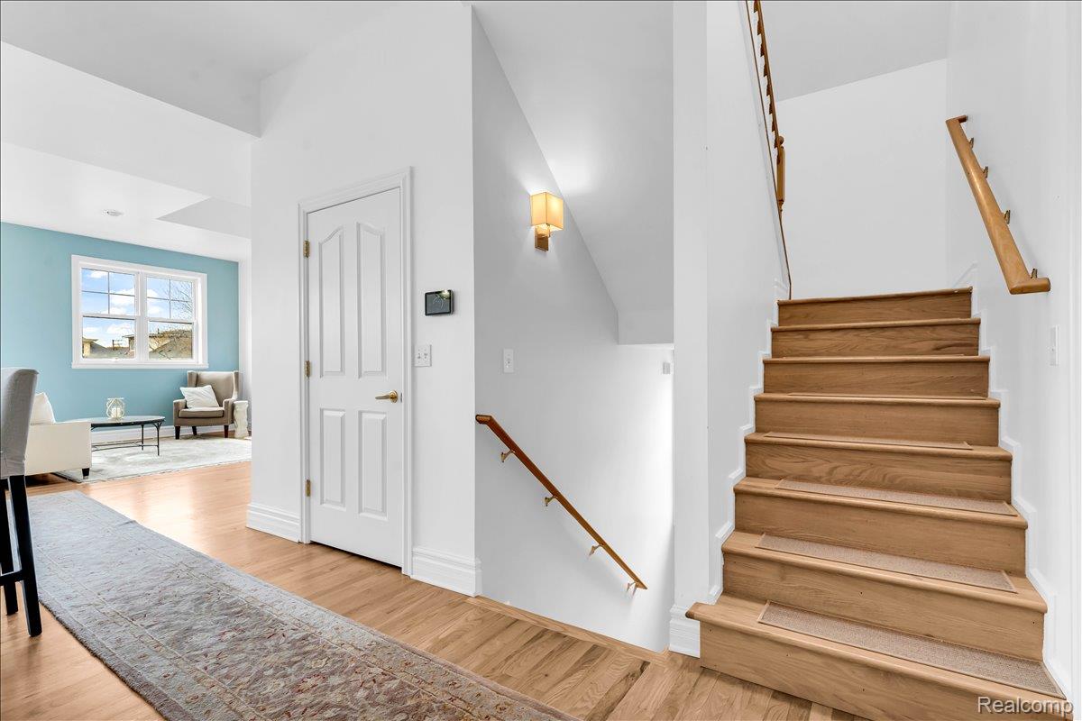 429 E Ferry Street Unit: 9