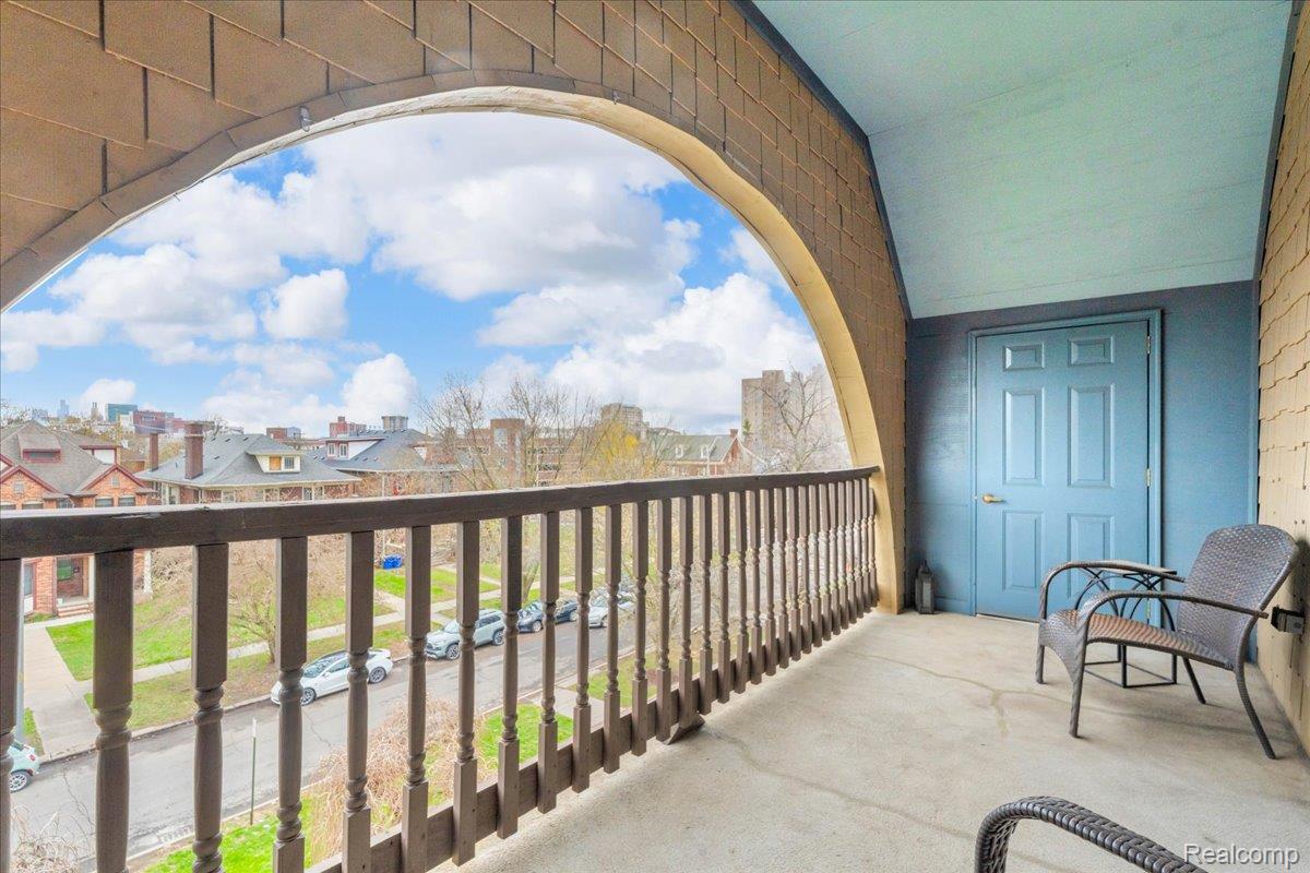 429 E Ferry Street Unit: 9