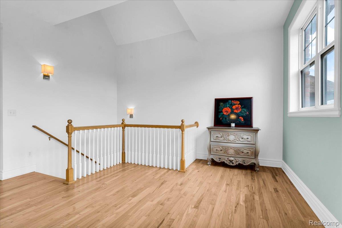 429 E Ferry Street Unit: 9