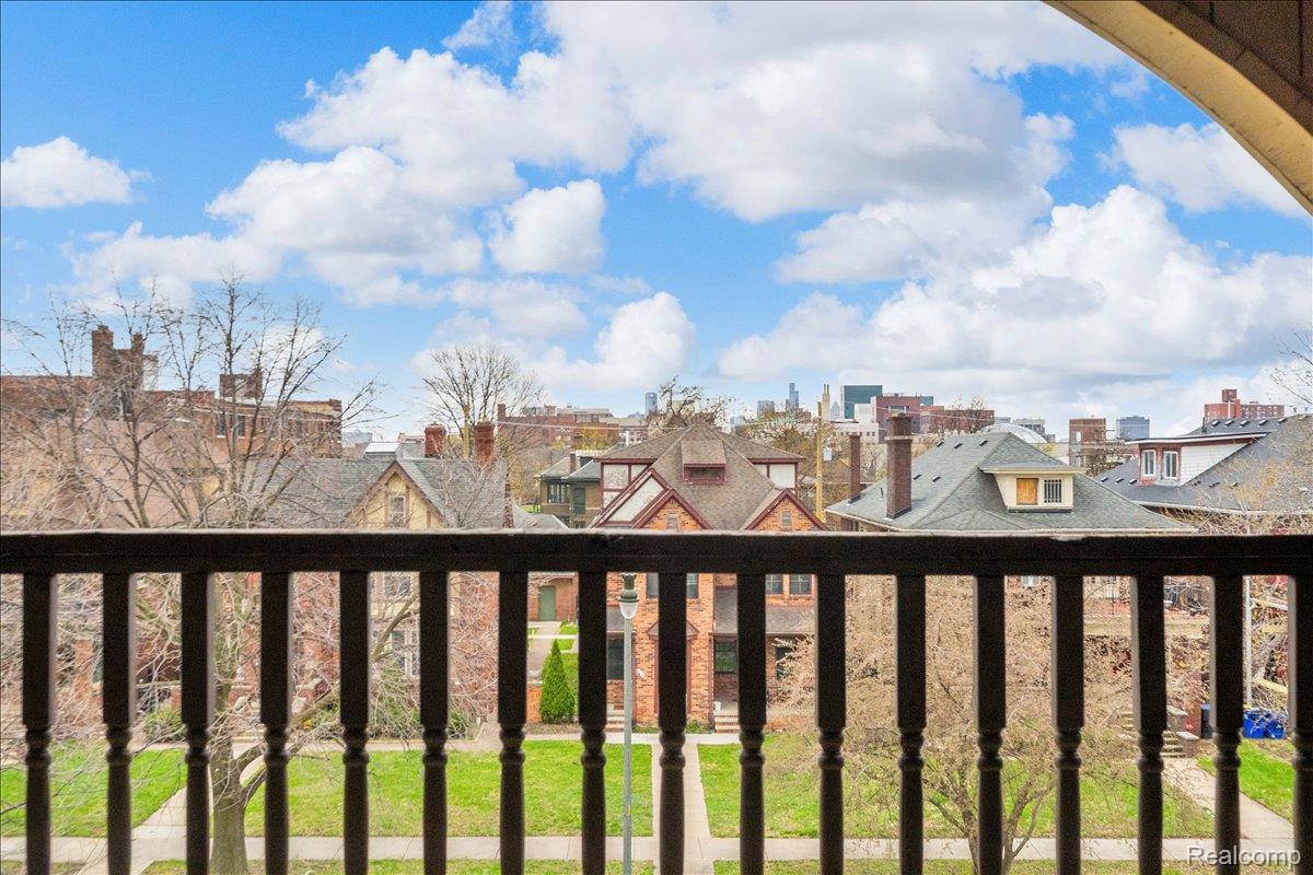 429 E Ferry Street Unit: 9