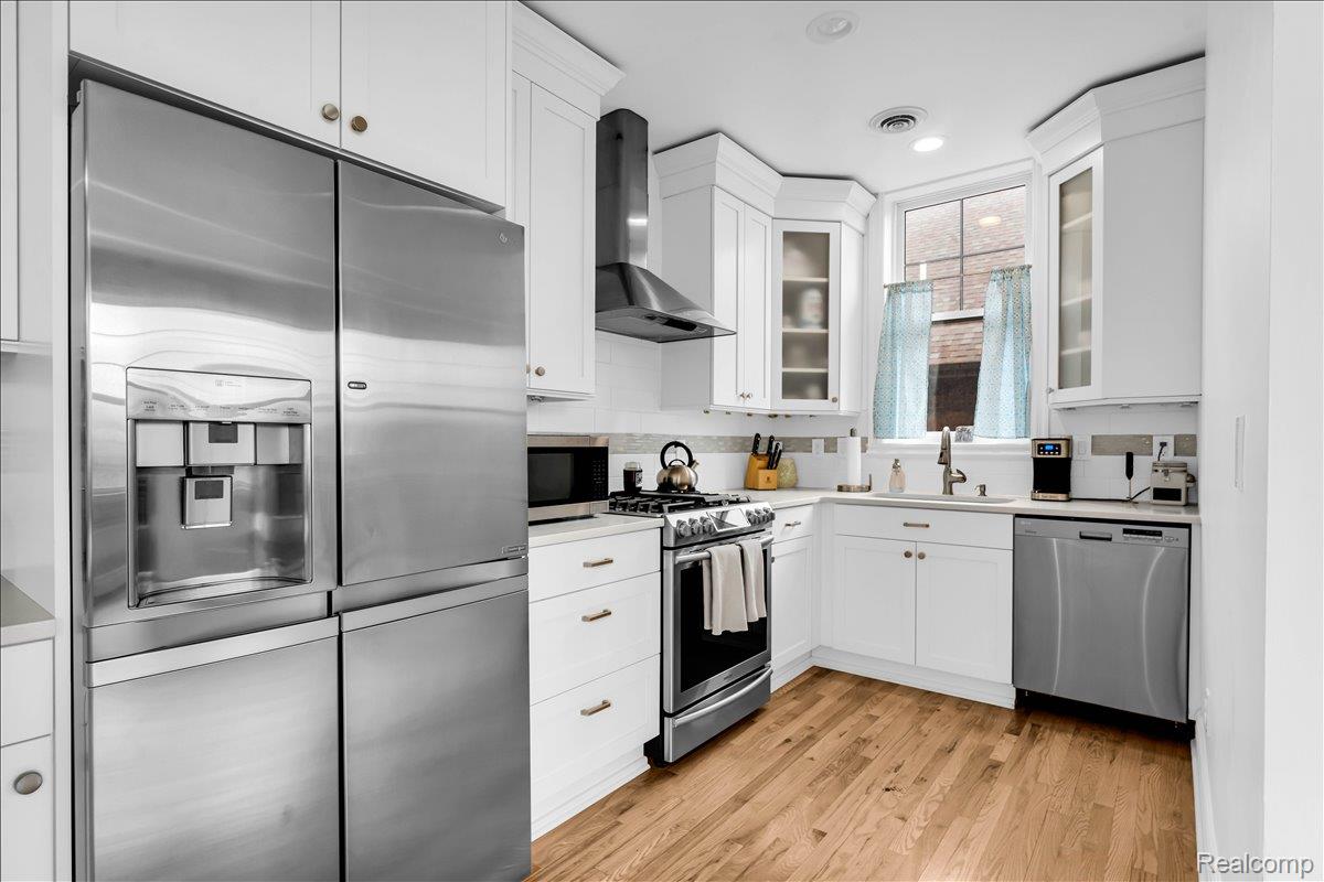 429 E Ferry Street Unit: 9