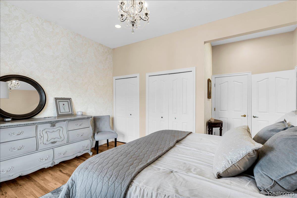 429 E Ferry Street Unit: 9