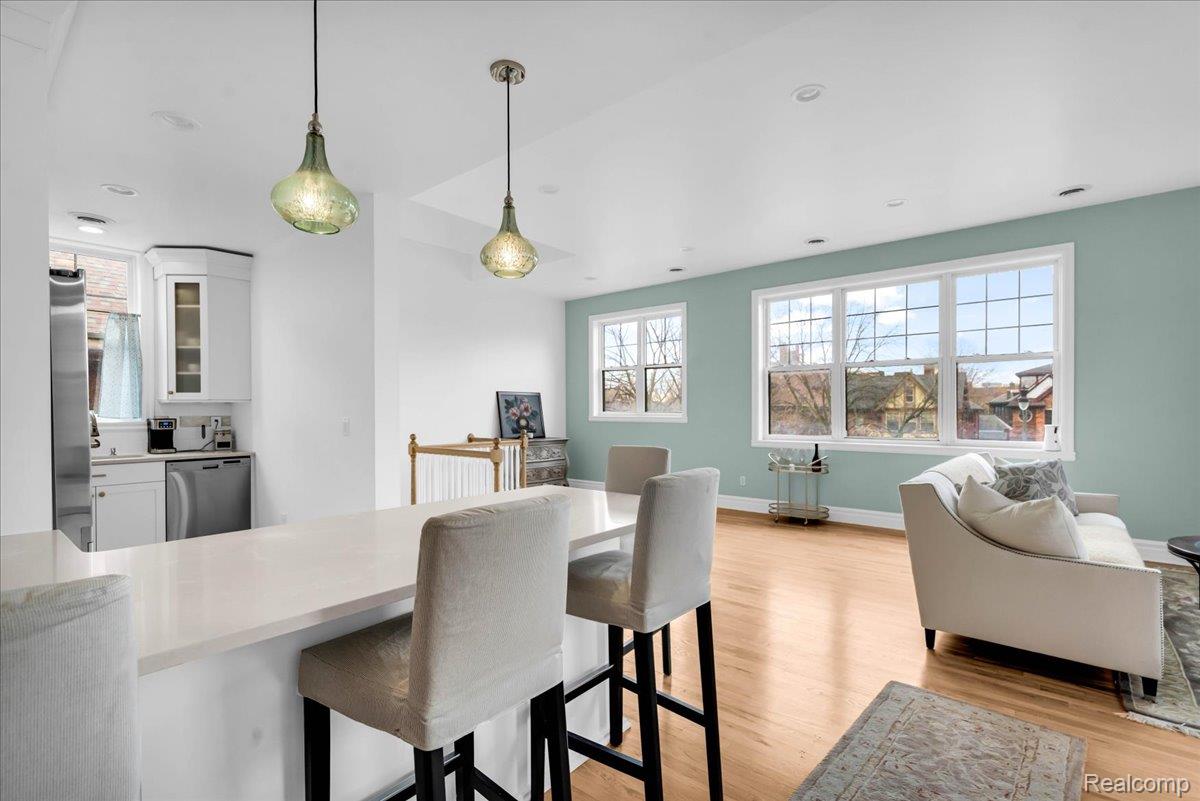 429 E Ferry Street Unit: 9