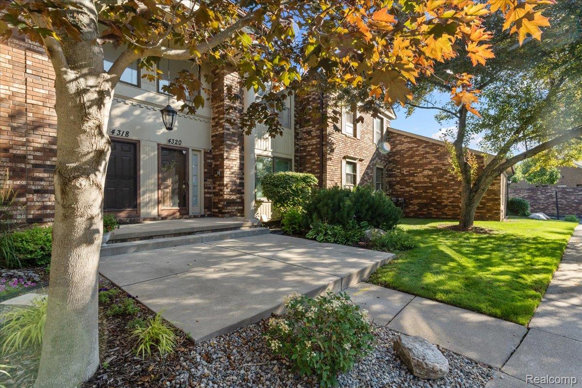 4320 Knightsbridge Lane