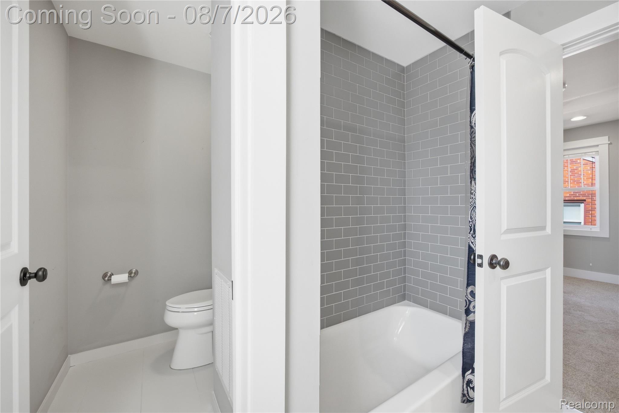 705 E Farnum Avenue