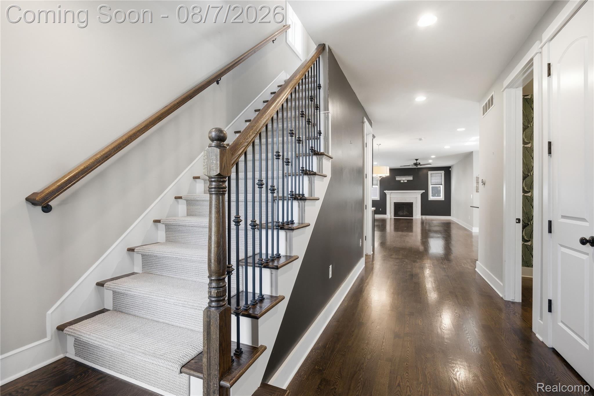 705 E Farnum Avenue