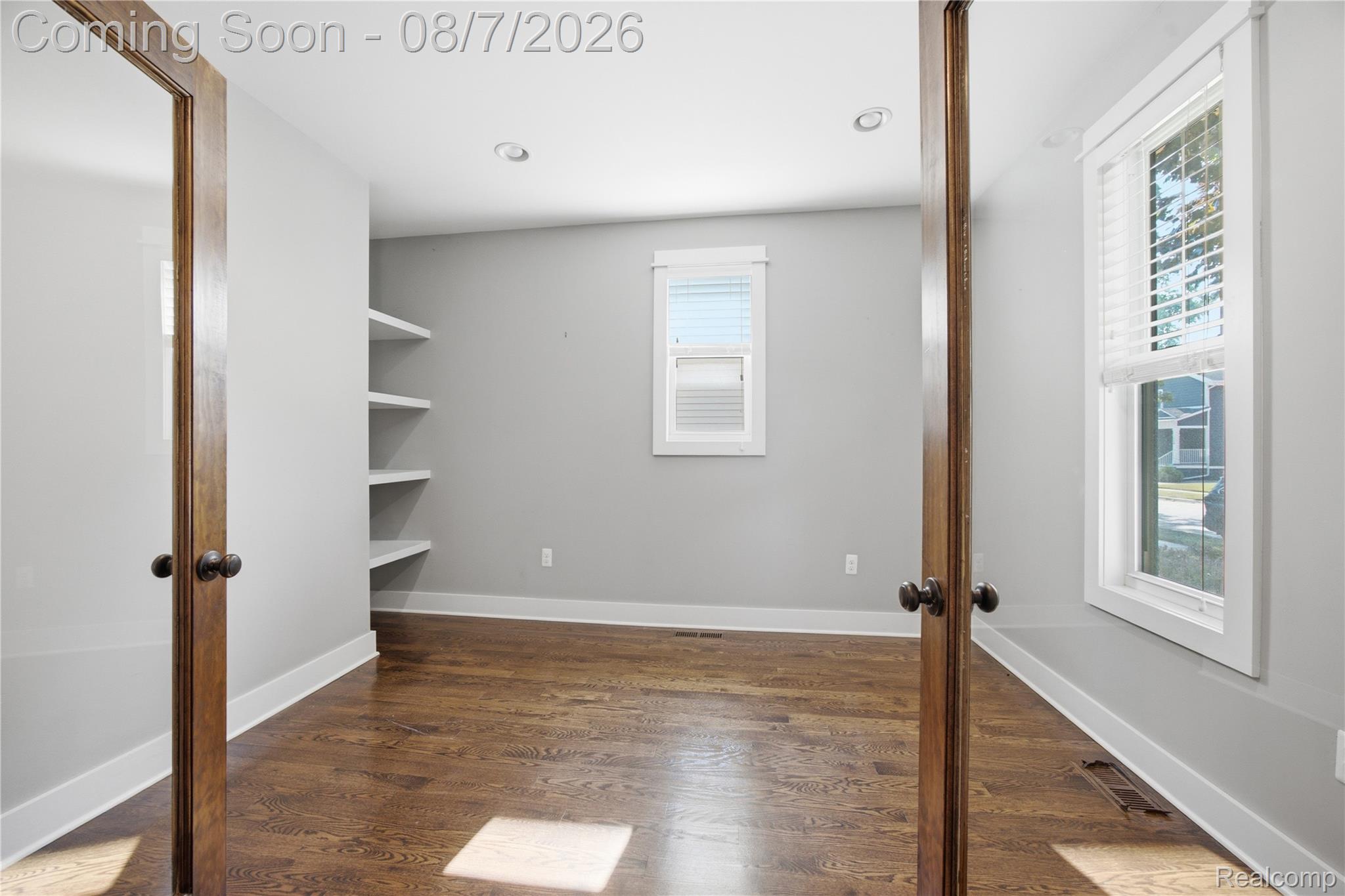 705 E Farnum Avenue