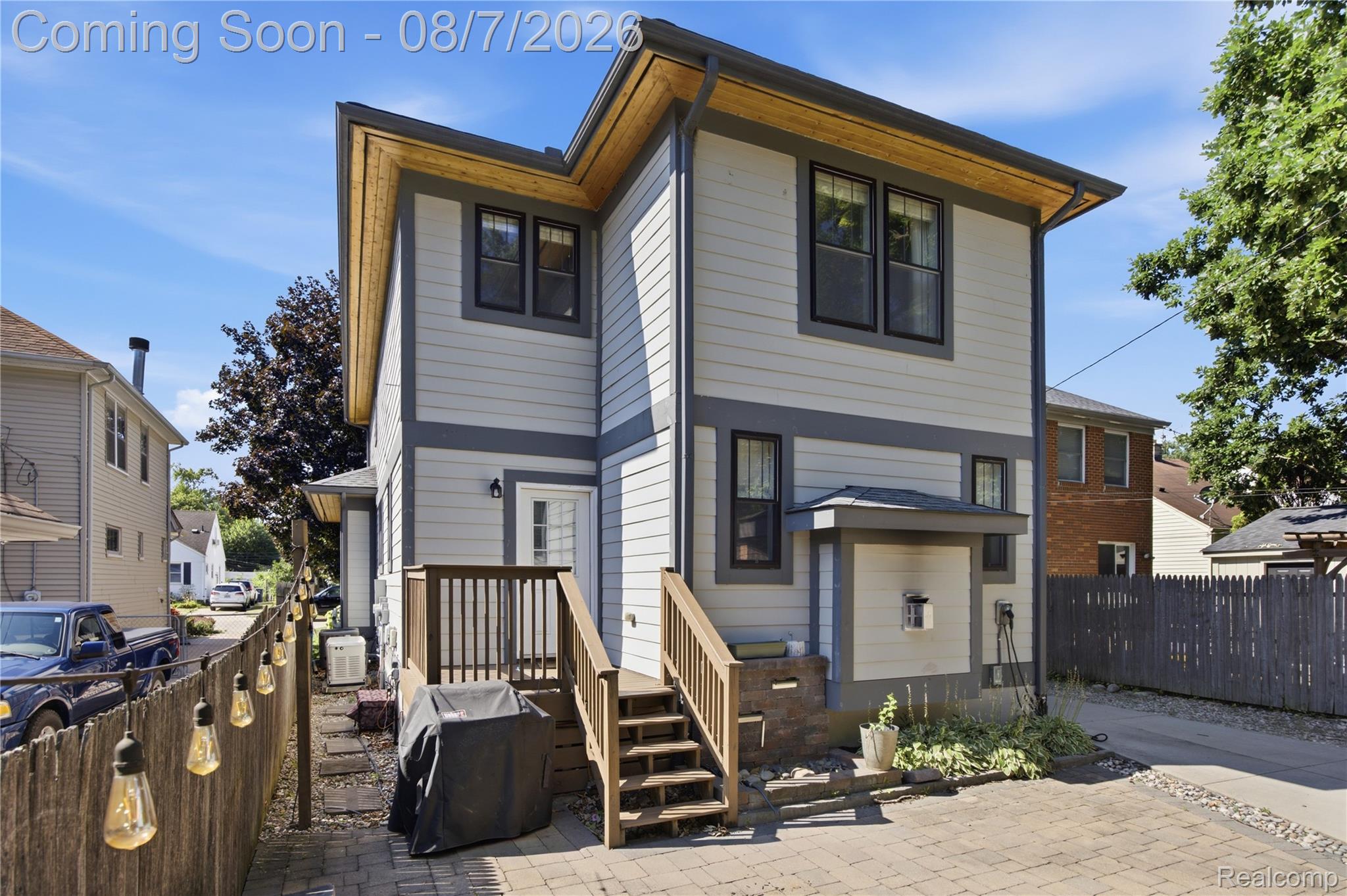 705 E Farnum Avenue
