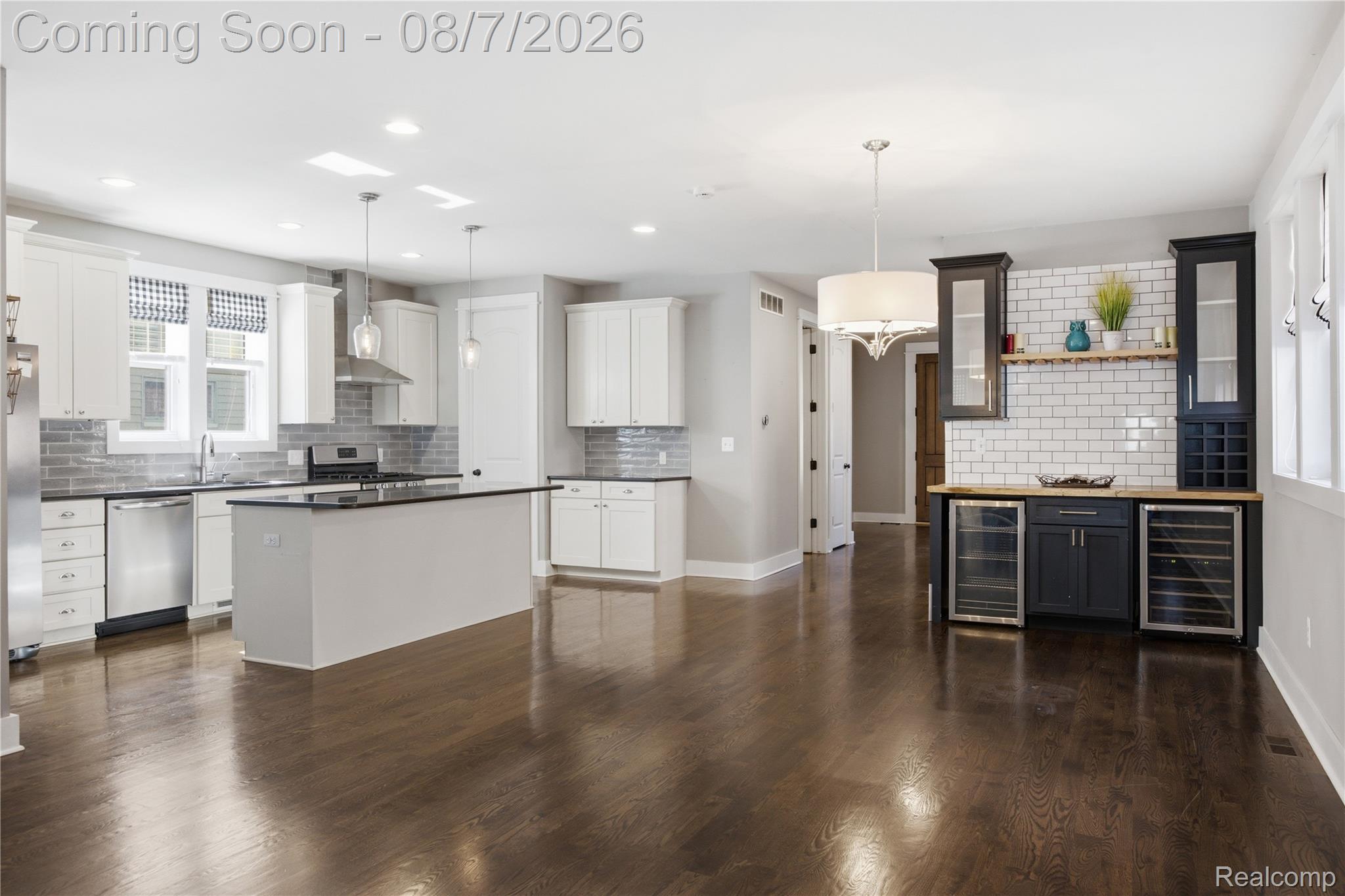 705 E Farnum Avenue