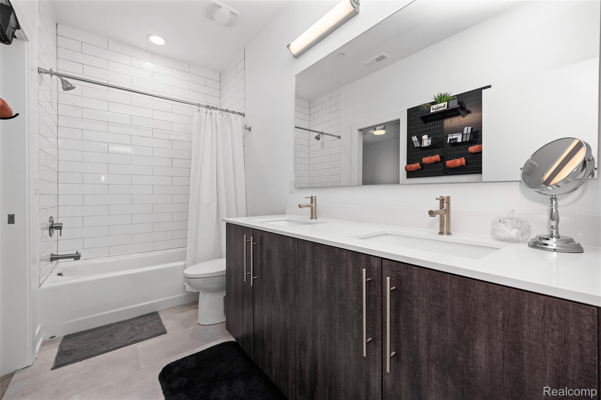 2814 John R