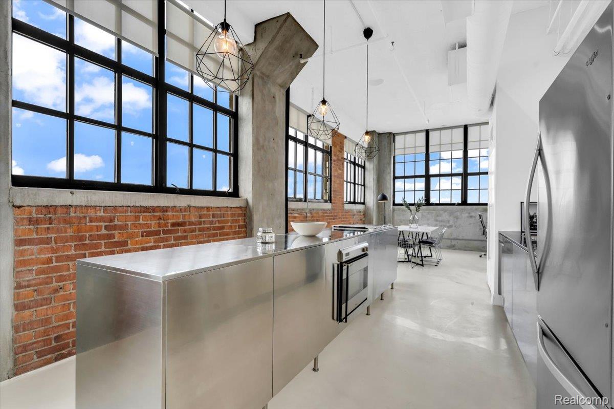 6533 E Jefferson Avenue Unit: 703