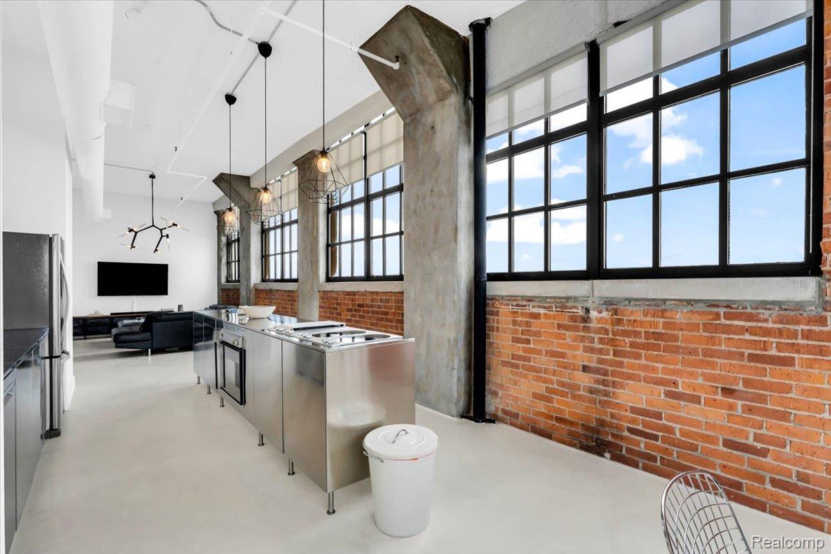 6533 E Jefferson Avenue Unit: 703