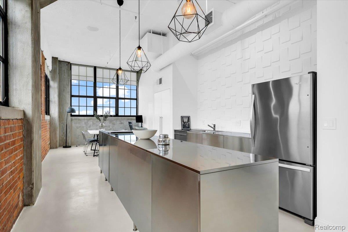 6533 E Jefferson Avenue Unit: 703