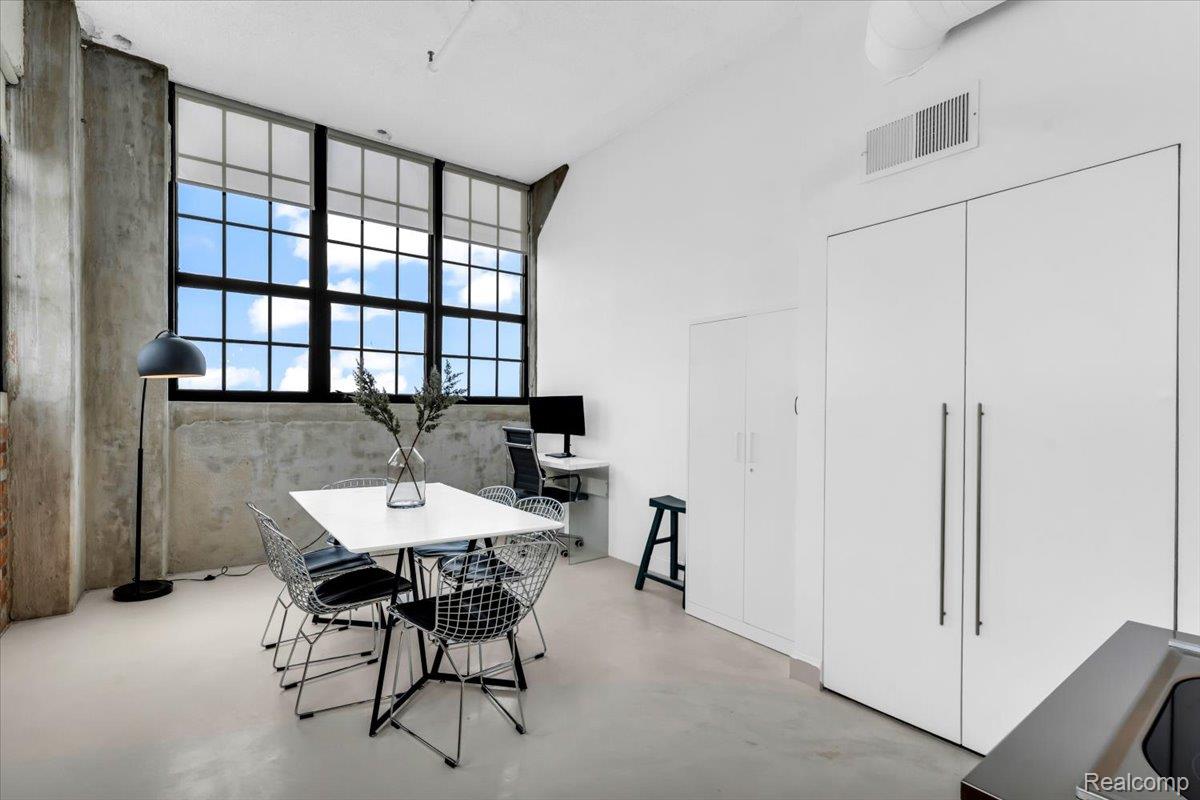 6533 E Jefferson Avenue Unit: 703