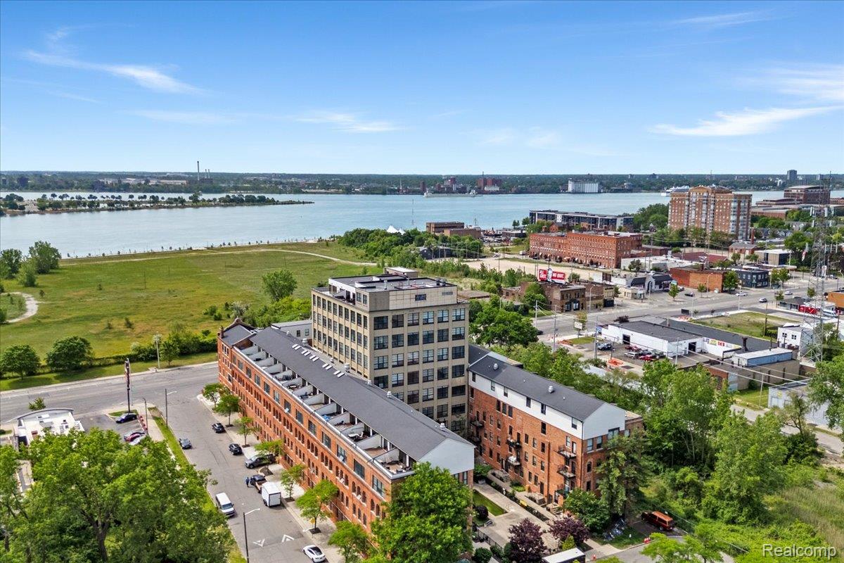 6533 E Jefferson Avenue Unit: 703