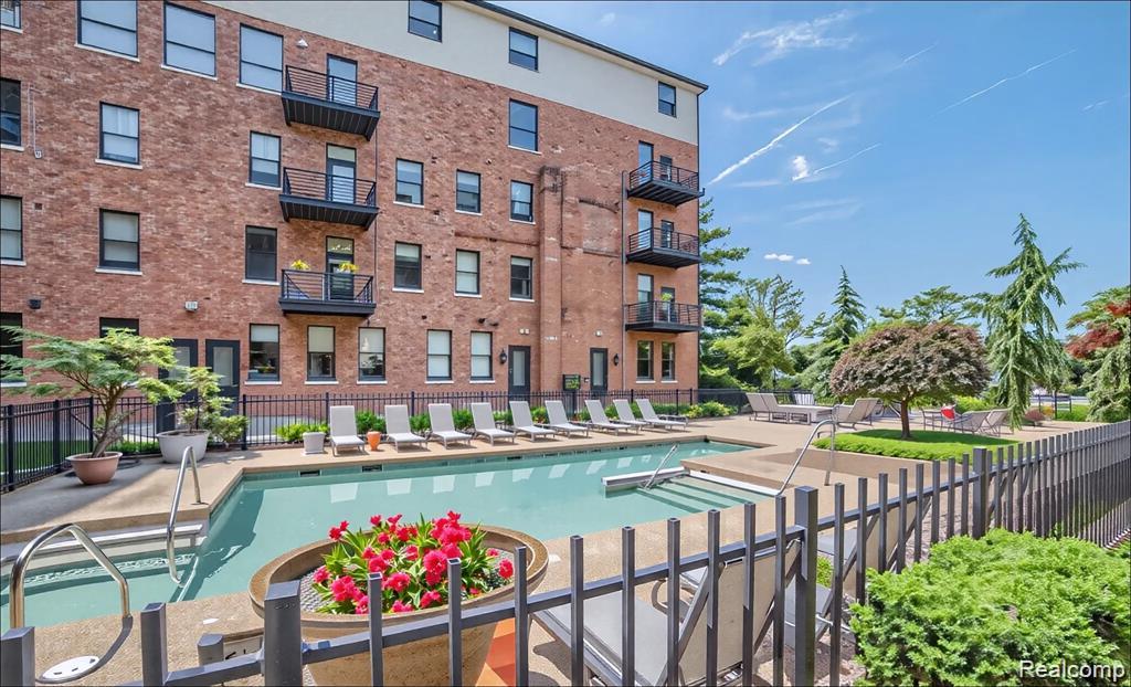 6533 E Jefferson Avenue Unit: 703