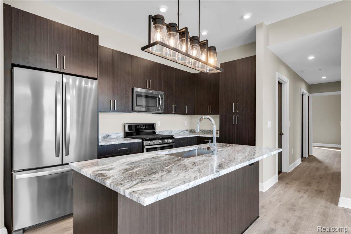 438 Selden Street Unit: 202