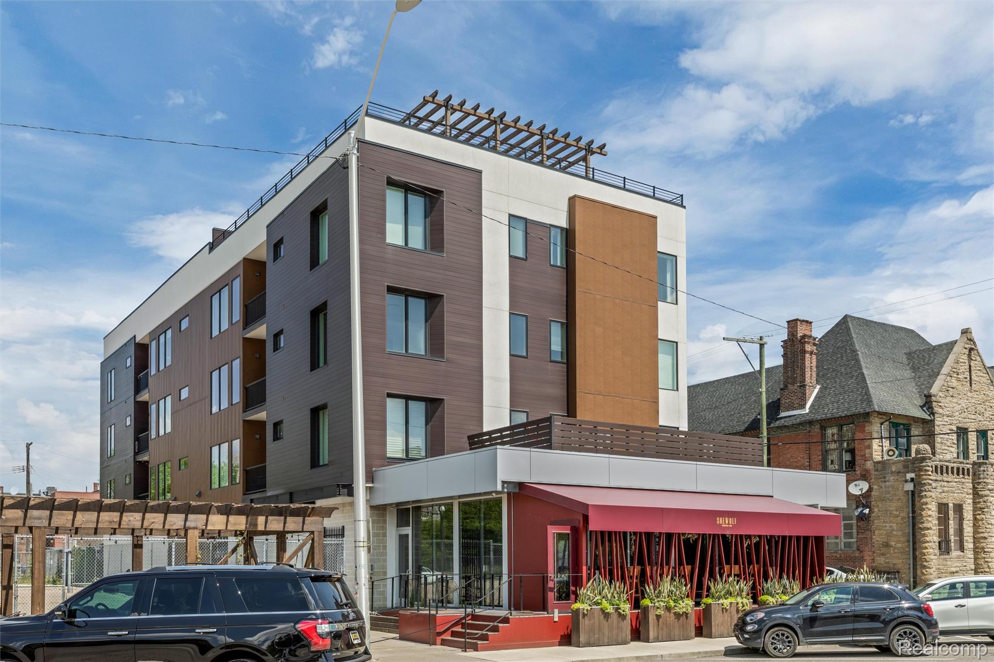 438 Selden Street Unit: 202