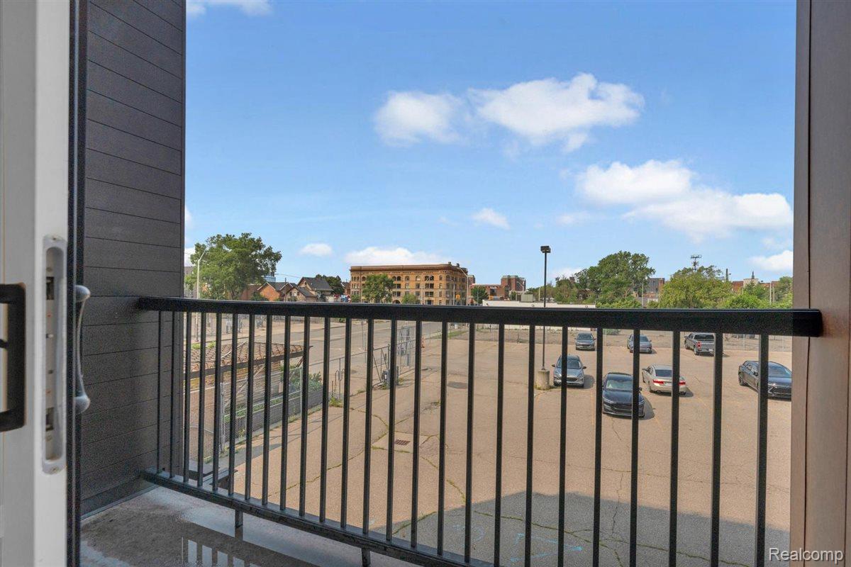 438 Selden Street Unit: 202