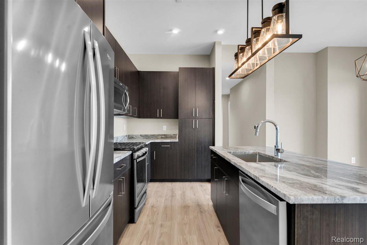 438 Selden Street Unit: 202