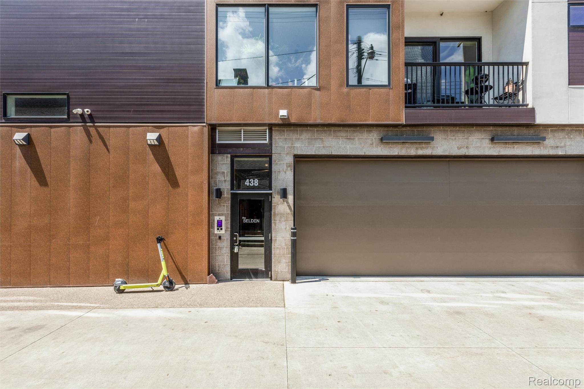 438 Selden Street Unit: 202