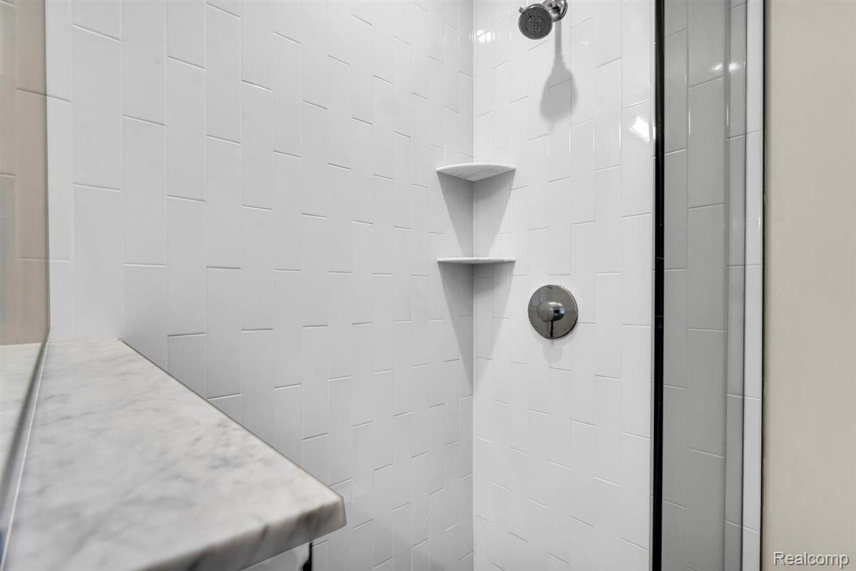 438 Selden Street Unit: 202
