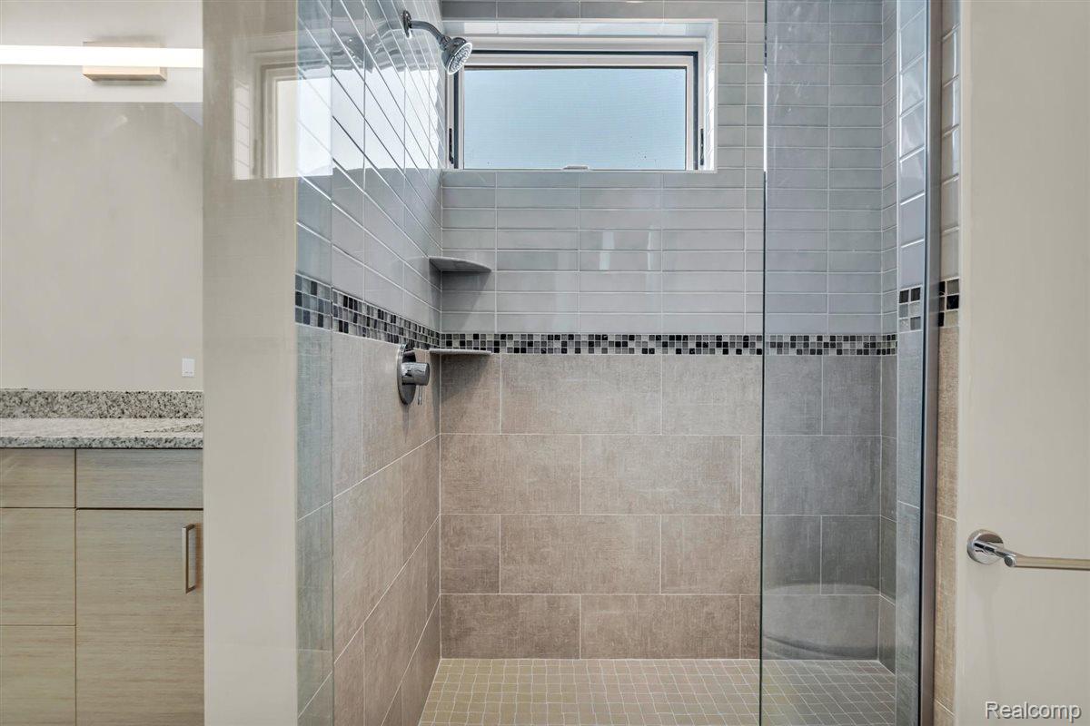 438 Selden Street Unit: 202