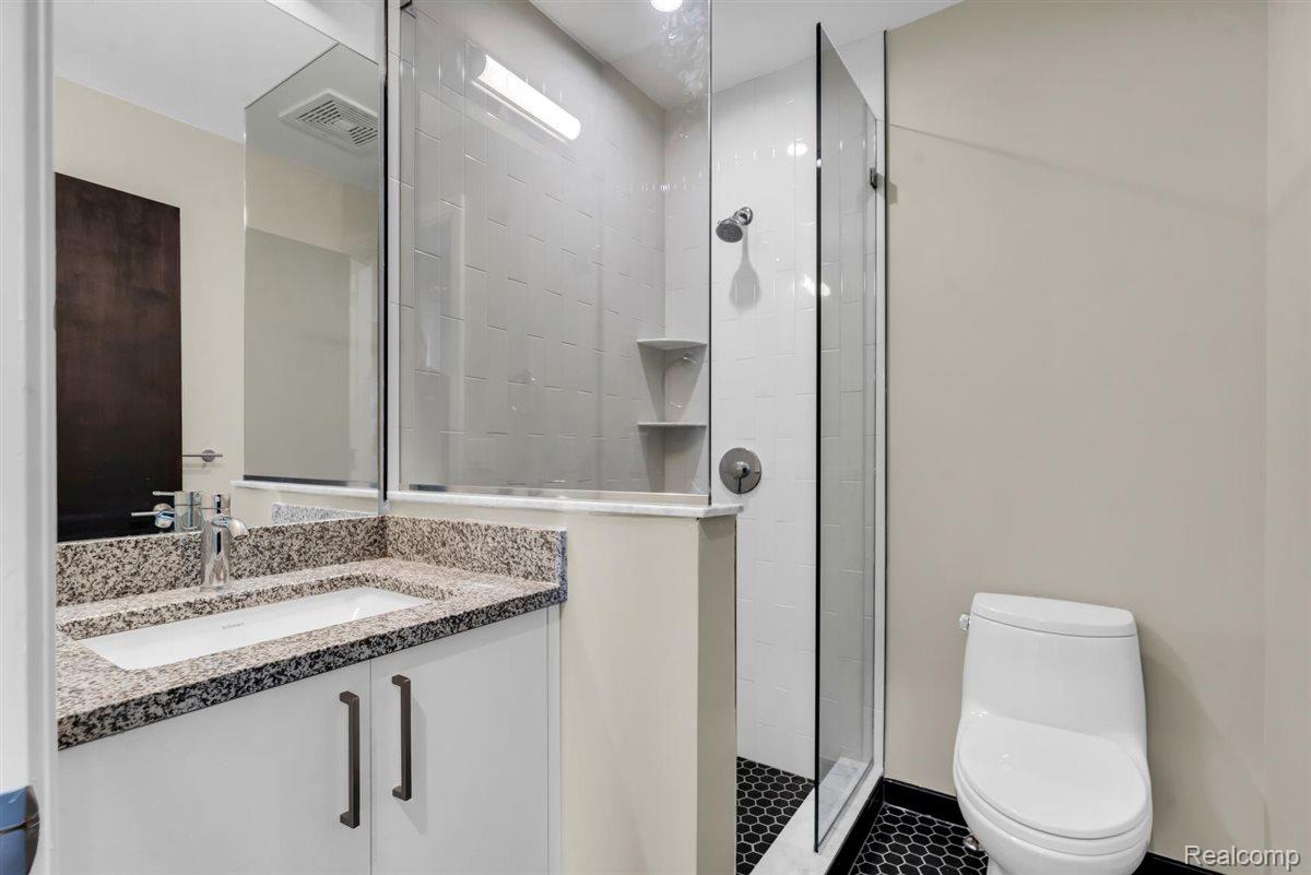 438 Selden Street Unit: 202