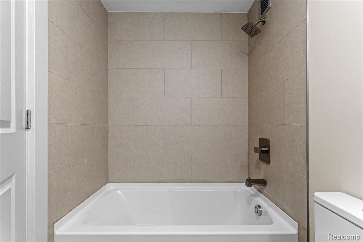 1300 E Lafayette Street Unit: 2810-12
