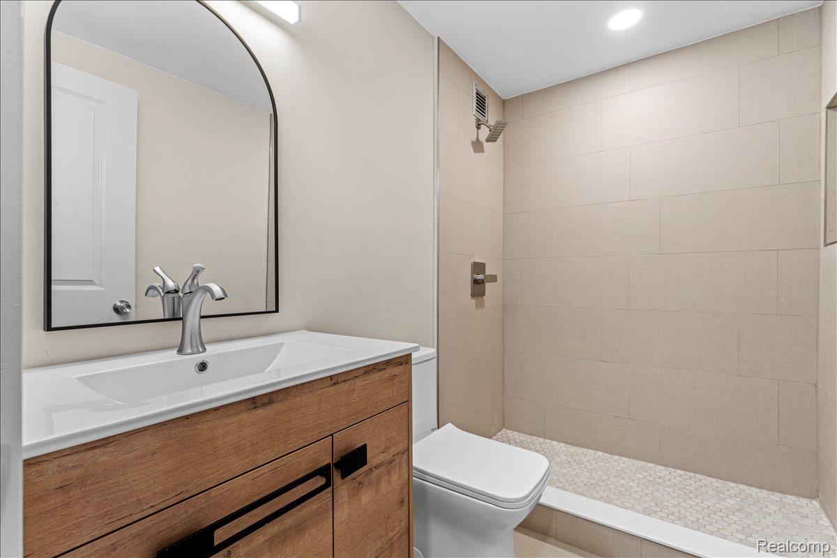 1300 E Lafayette Street Unit: 2810-12