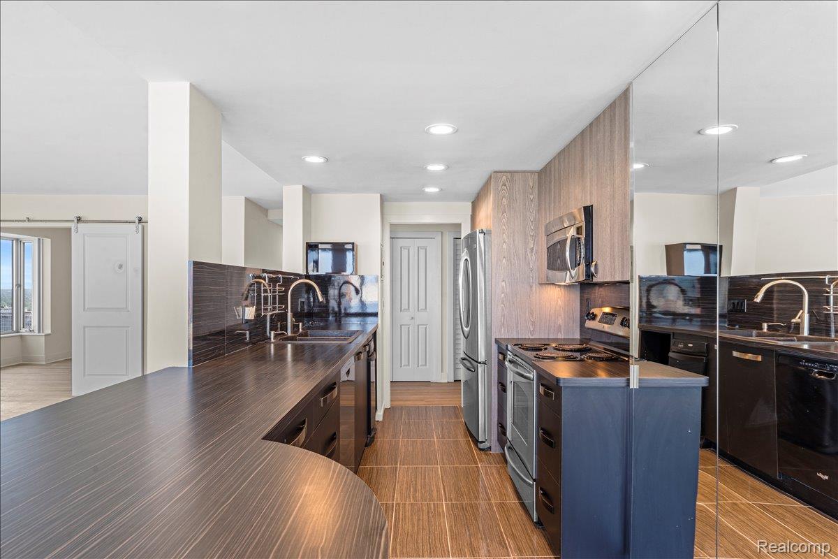 1300 E Lafayette Street Unit: 2810-12
