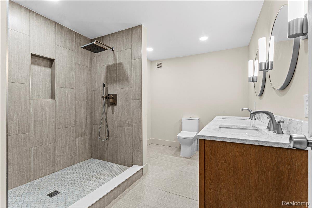 1300 E Lafayette Street Unit: 2810-12