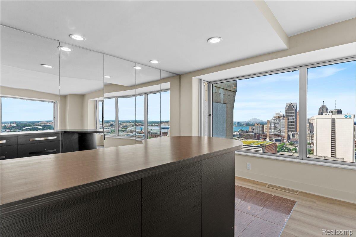 1300 E Lafayette Street Unit: 2810-12
