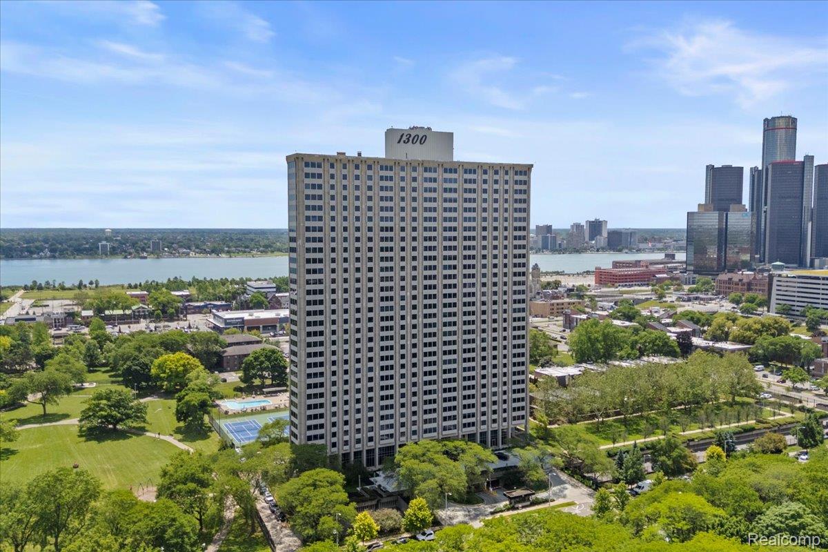 1300 E Lafayette Street Unit: 2810-12