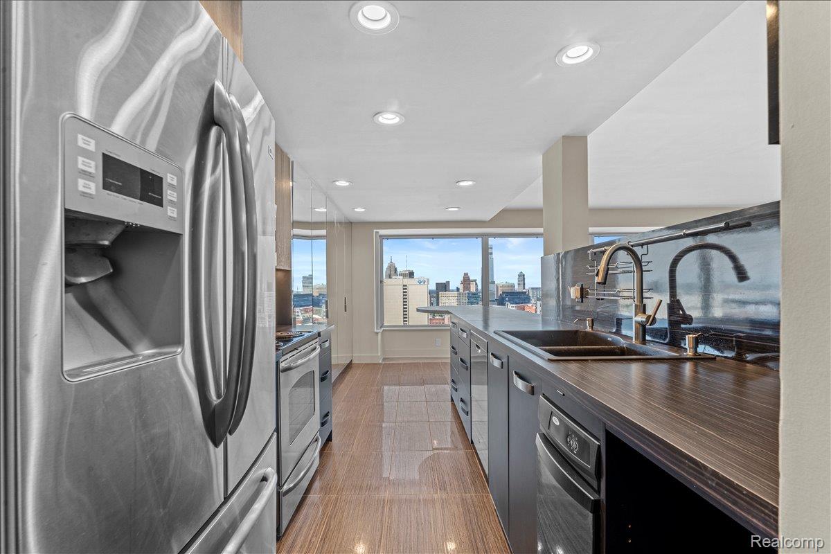 1300 E Lafayette Street Unit: 2810-12
