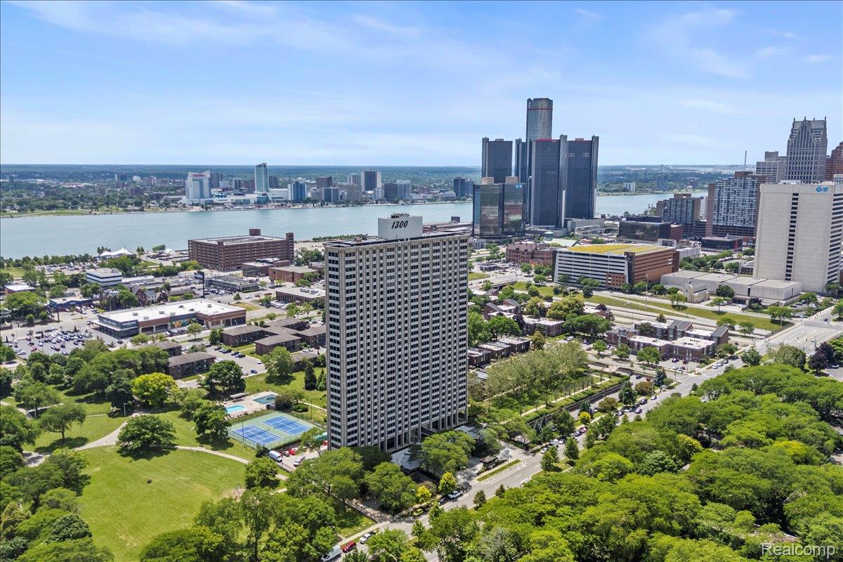 1300 E Lafayette Street Unit: 2810-12