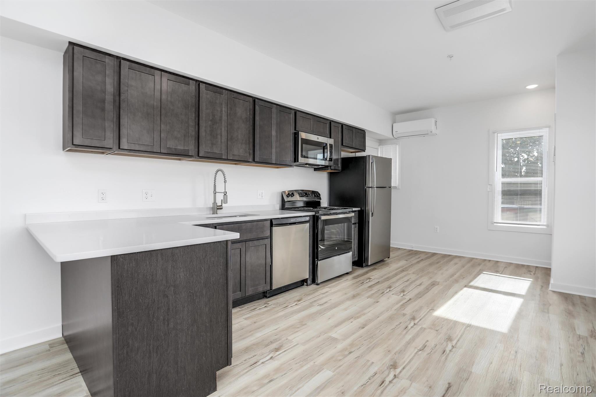 799 East Grand Boulevard Unit: 9