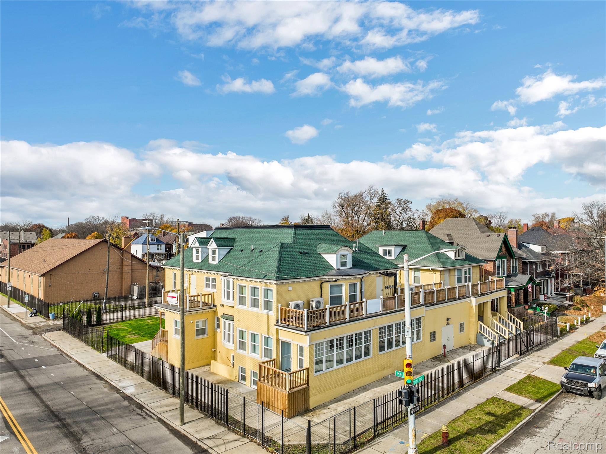 799 East Grand Boulevard Unit: 9